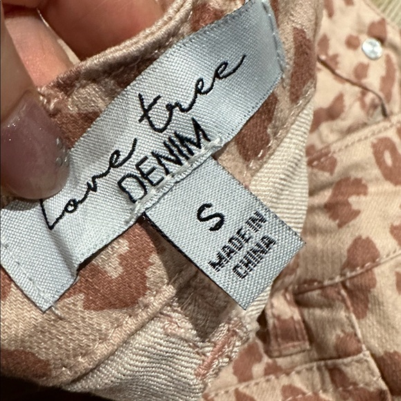 Made for each other leopard denim in soft pink - Picture 4 of 5